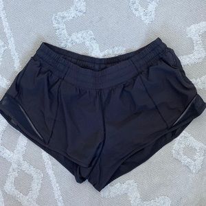 black lululemon athletic shorts (hotty hot 2.5”)